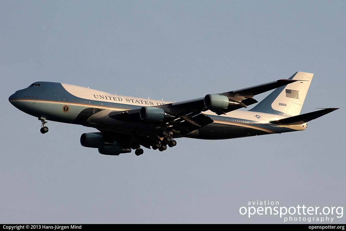 92-9000 - US Airforce (USAF) Boeing 747-2G4B (VC-25A) at Berlin-Tegel Airport (TXL/EDDT) taken by Hans-Jürgen Mind | openspotter.org | ID: 10278
