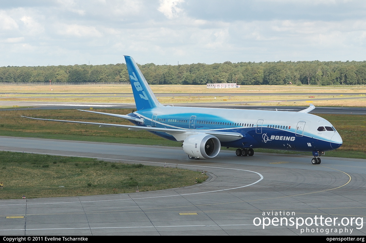 N787BA - Boeing Boeing 787-881 Dreamliner at Berlin-Tegel Airport (TXL/EDDT) taken by Eveline Tscharntke | openspotter.org | ID: 1300