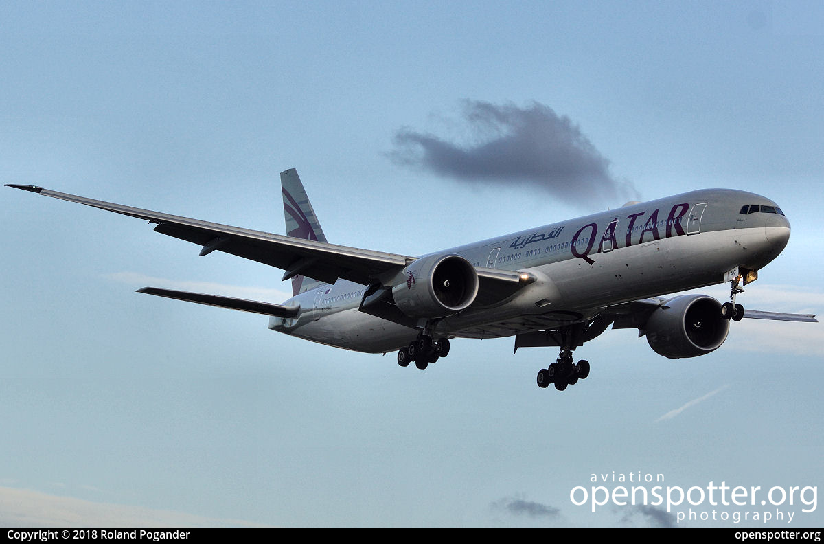 A7-BAC - Qatar Airways Boeing 777-3DZ(ER) at Berlin-Tegel Airport (TXL/EDDT) taken by Roland Pogander | openspotter.org | ID: 55697