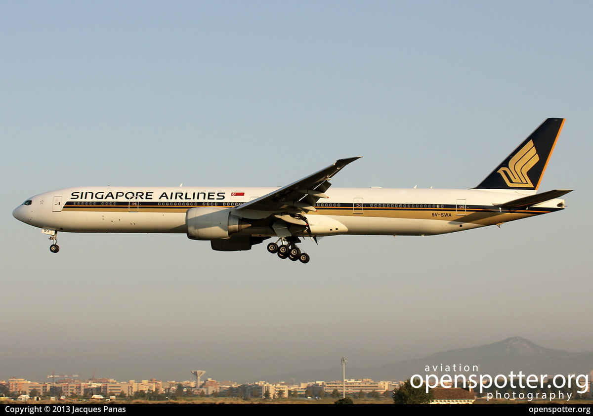 9V-SWA - Singapore Airlines Boeing 777-312(ER) at Barcelona Airport (BCN/LEBL) taken by Jacques Panas | openspotter.org | ID: 14139