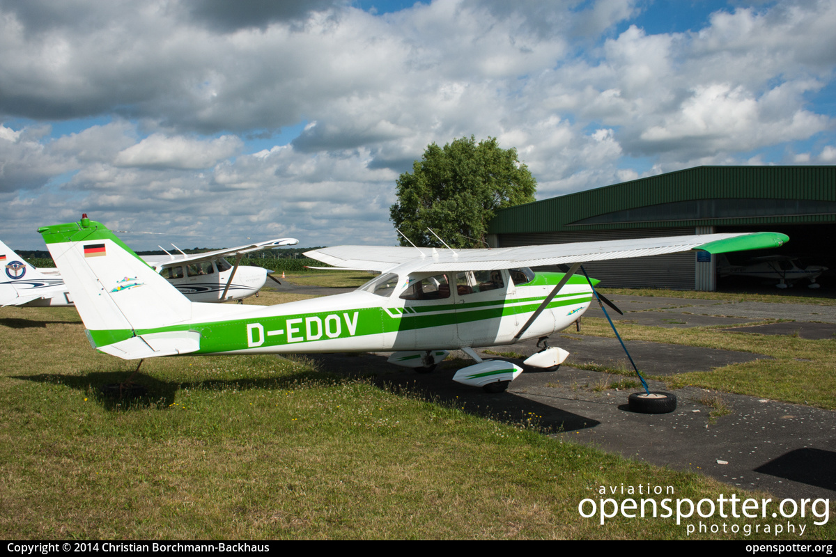 D-EDOV - Private / Untitled Cessna 172G at Flugplatz Bienenfarm (EDOI) taken by Christian Borchmann-Backhaus | openspotter.org | ID: 41515