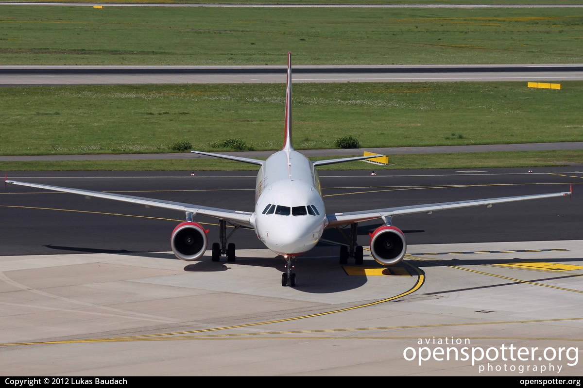 D-ABFT - Air Berlin Airbus A320-214 at Düsseldorf International Airport (DUS/EDDL) taken by Lukas Baudach | openspotter.org | ID: 3986
