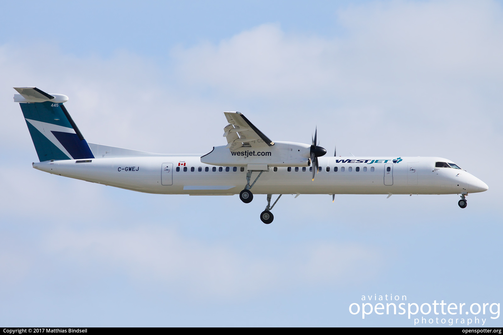 C-GWEJ - WestJet De Havilland Canada DHC-8-402Q Dash 8 at Paris - Le Bourget Airport (LBG/LFPB) taken by Matthias Bindseil | openspotter.org | ID: 46583