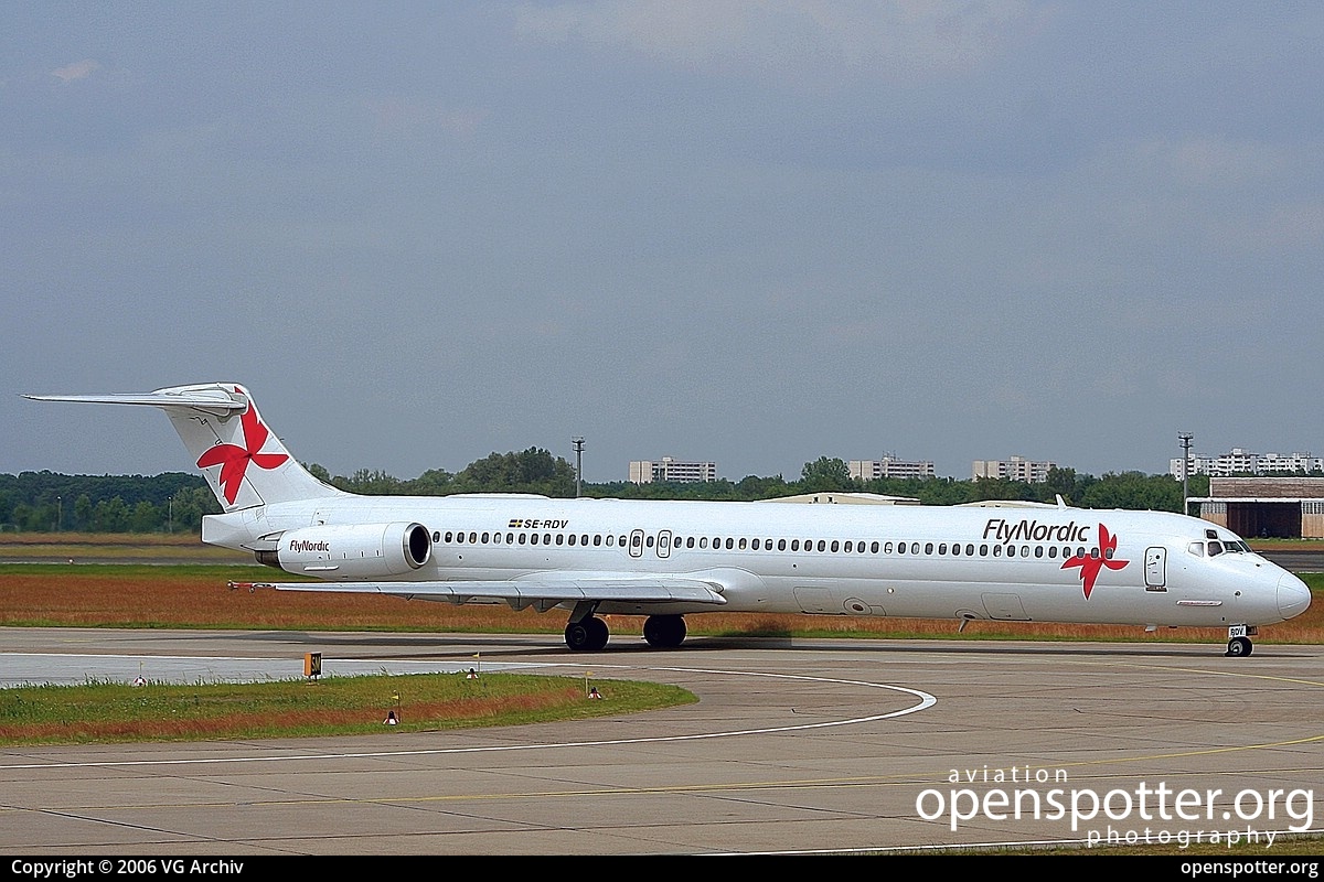 SE-RDV - FlyNordic McDonnell Douglas MD-83 at Berlin-Tegel Airport (TXL/EDDT) taken by VG Archiv | openspotter.org | ID: 69106