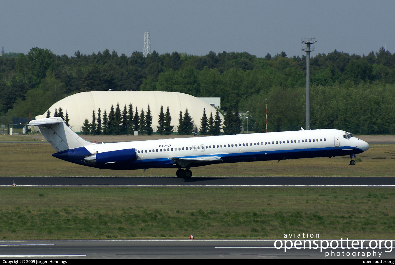 F-GMLX - Blue Line McDonnell Douglas MD-83 at Berlin-Tegel Airport (TXL/EDDT) taken by Jürgen Hennings | openspotter.org | ID: 68186