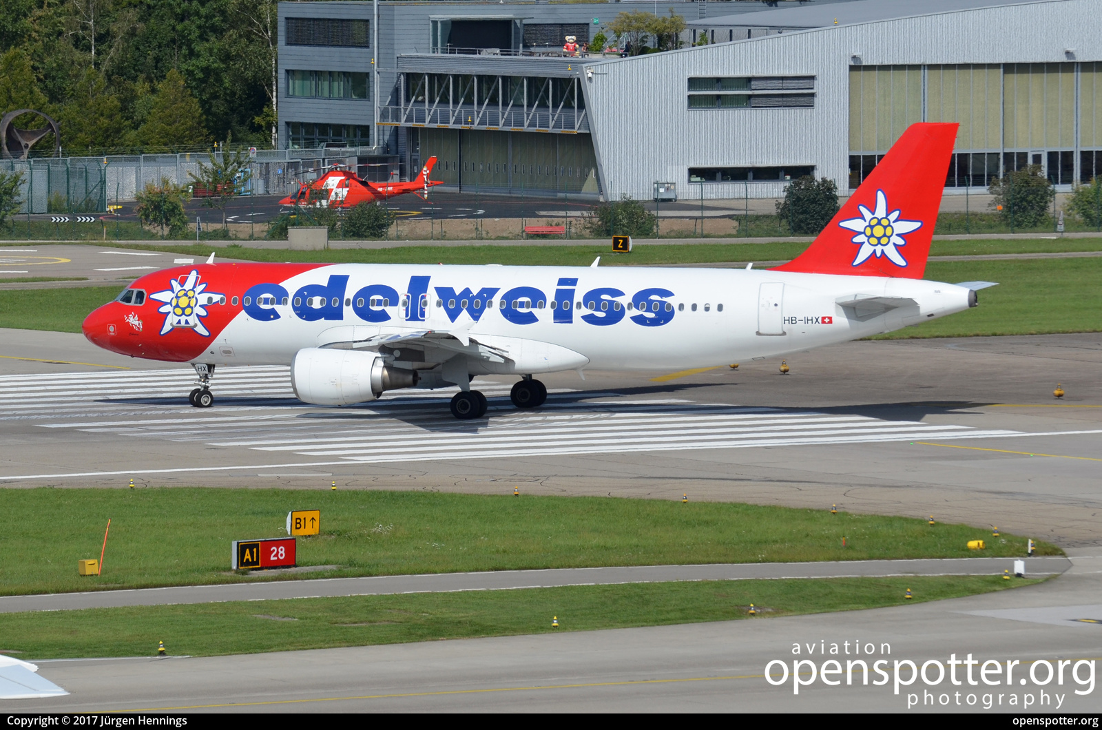 HB-IHX - Edelweiss Air Airbus A320-214 at Zurich International Airport (ZRH/LSZH) taken by Jürgen Hennings | openspotter.org | ID: 47137