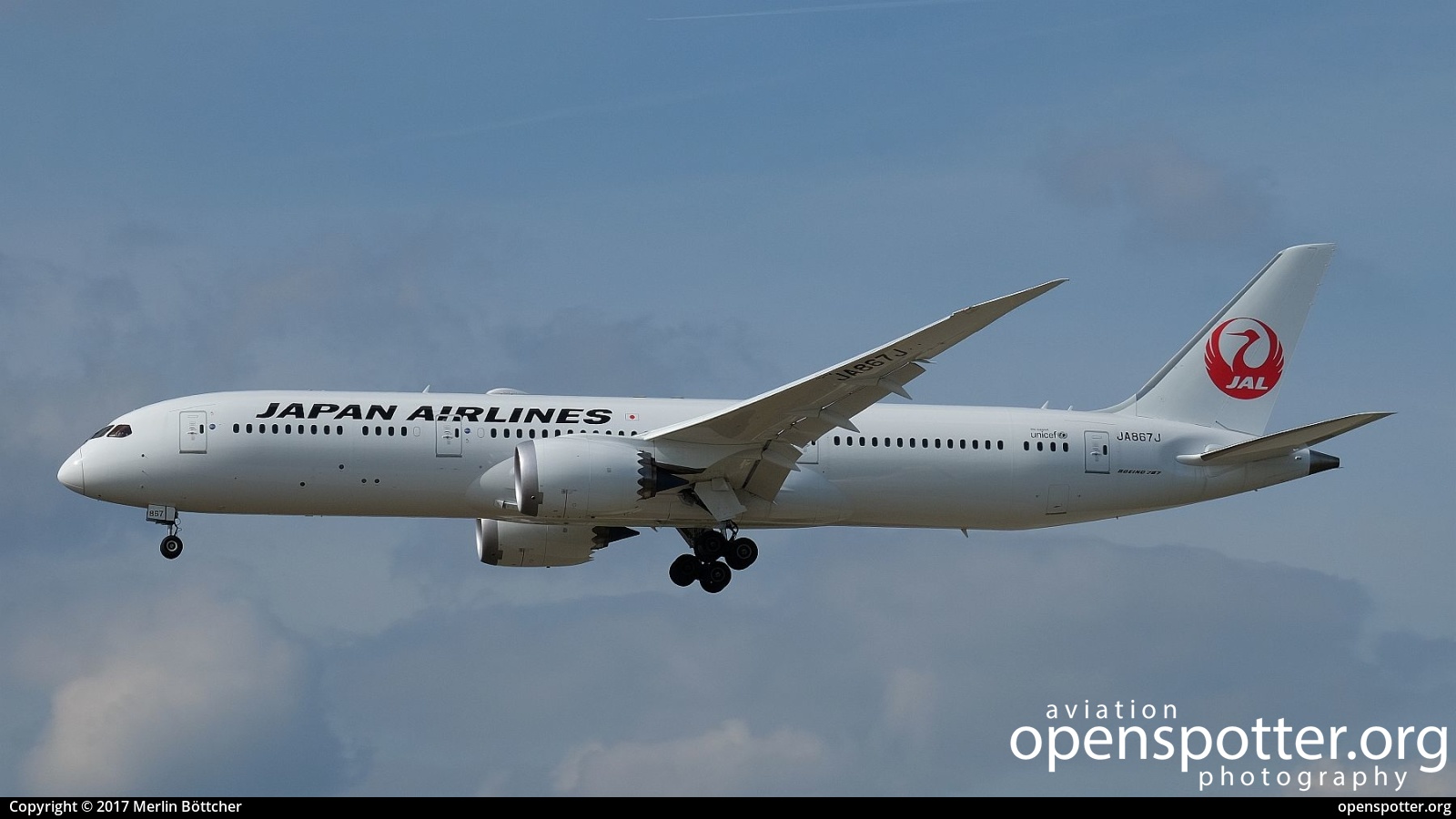 JA867J - Japan Airlines Boeing 787-9 Dreamliner at Frankfurt International Airport (FRA/EDDF) taken by Merlin Böttcher | openspotter.org | ID: 43211