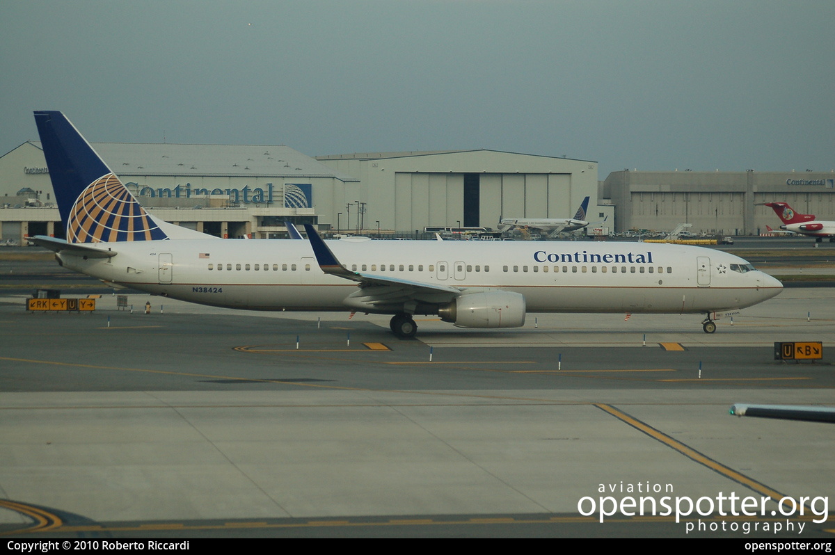 N38424 - United Airlines Boeing 737-924(ER)(WL) at Newark Liberty International Airport (EWR/KEWR) taken by Roberto Riccardi | openspotter.org | ID: 3039