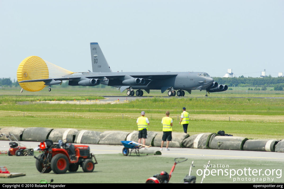 61-0008 - US Airforce (USAF) Boeing B-52H at Berlin-Schönefeld International Airport (SXF/EDDB) taken by Roland Pogander | openspotter.org | ID: 2756