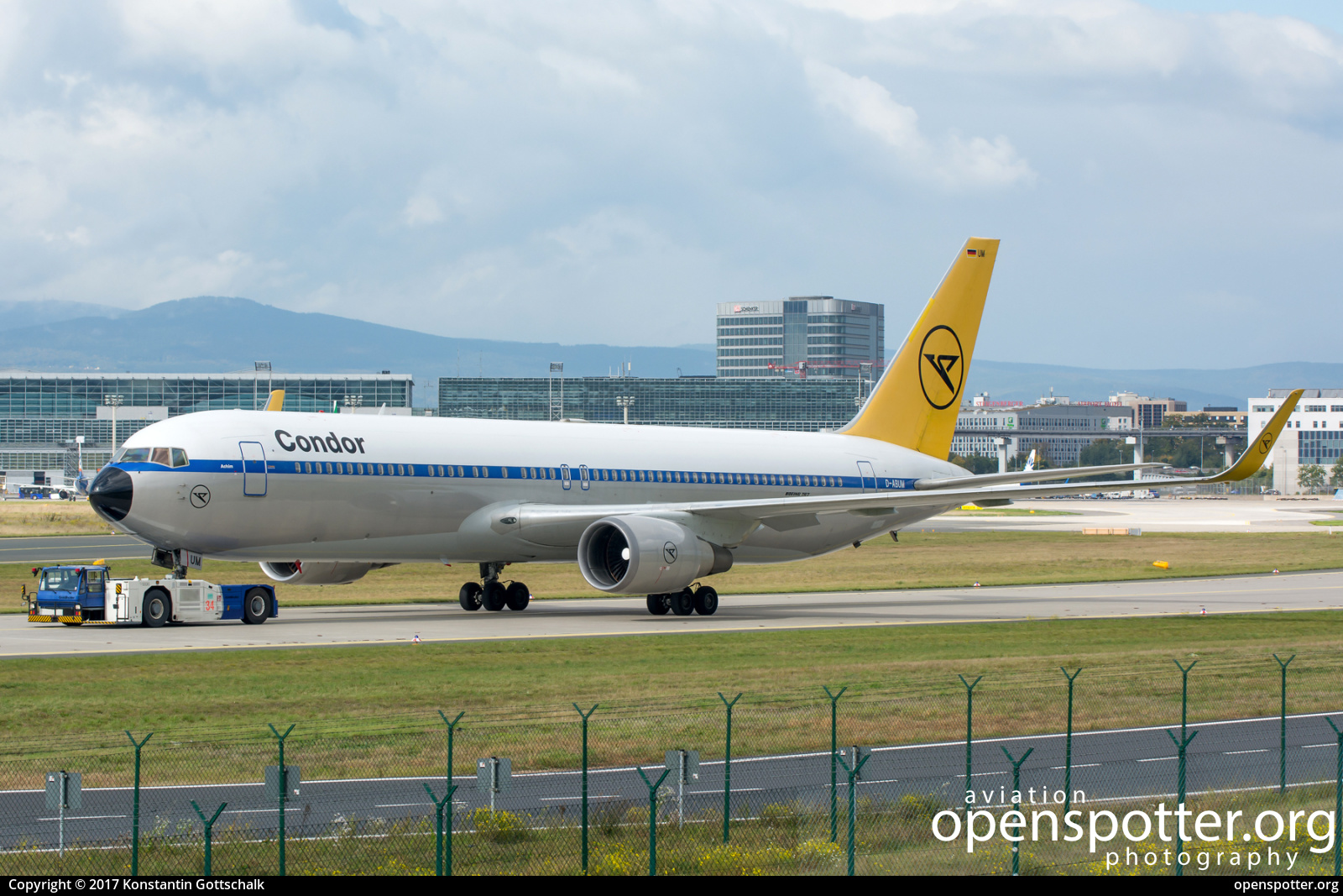 D-ABUM - Condor Boeing 767-31B(ER)(WL) at Frankfurt International Airport (FRA/EDDF) taken by Konstantin Gottschalk | openspotter.org | ID: 52392