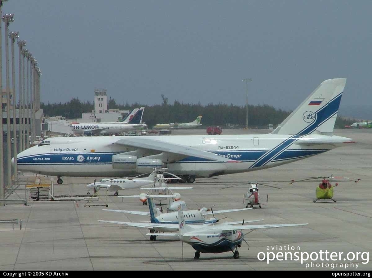 RA-82044 - Volga-Dnepr Airlines Antonov An-124-100 at Tenerife South Airport (Reina Sofia Airport) (TFS/GCTS) taken by KD Archiv | openspotter.org | ID: 61332