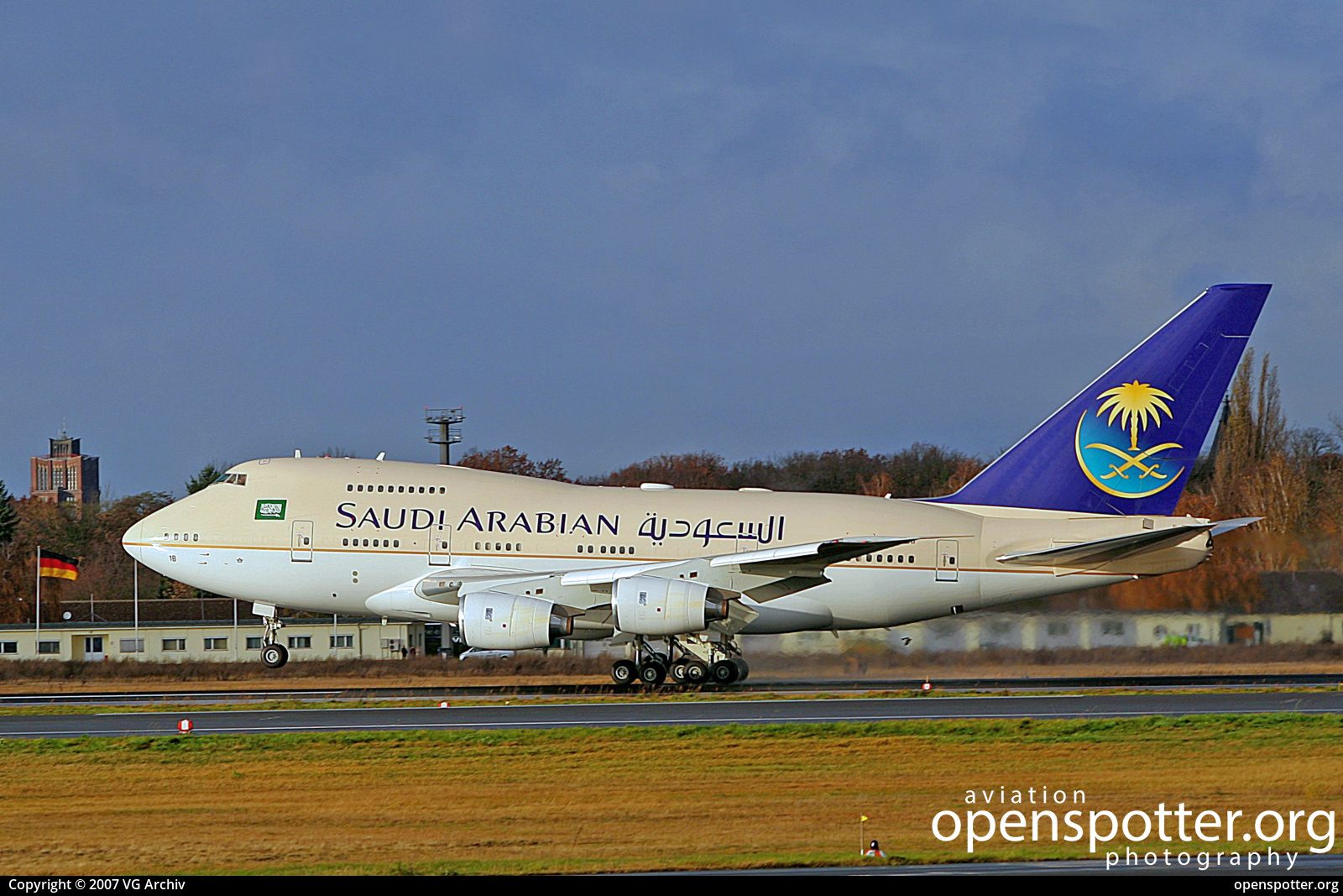HZ-HM1B - Saudi Arab Government Boeing 747SP-68 at Berlin-Tegel Airport (TXL/EDDT) taken by VG Archiv | openspotter.org | ID: 71305