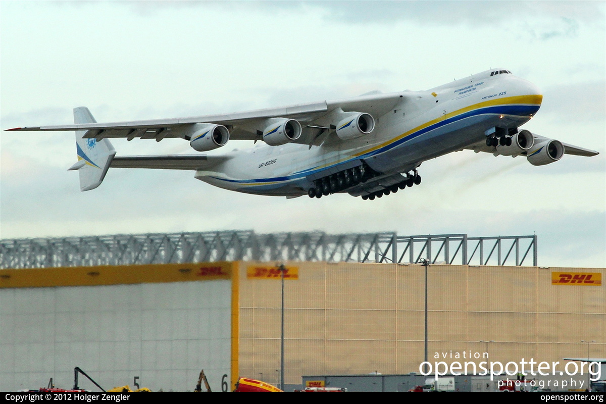 UR-82060 - Antonov Airlines (Antonov Design Bureau) Antonov An-225-100 at Leipzig/Halle Airport (LEJ/EDDP) taken by Holger Zengler | openspotter.org | ID: 11470