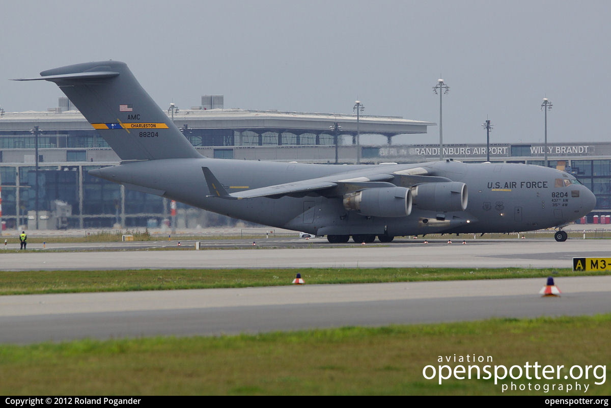 08-8204 - US Airforce (USAF) Boeing C-17A Globemaster III at Berlin-Schönefeld International Airport (SXF/EDDB) taken by Roland Pogander | openspotter.org | ID: 4145