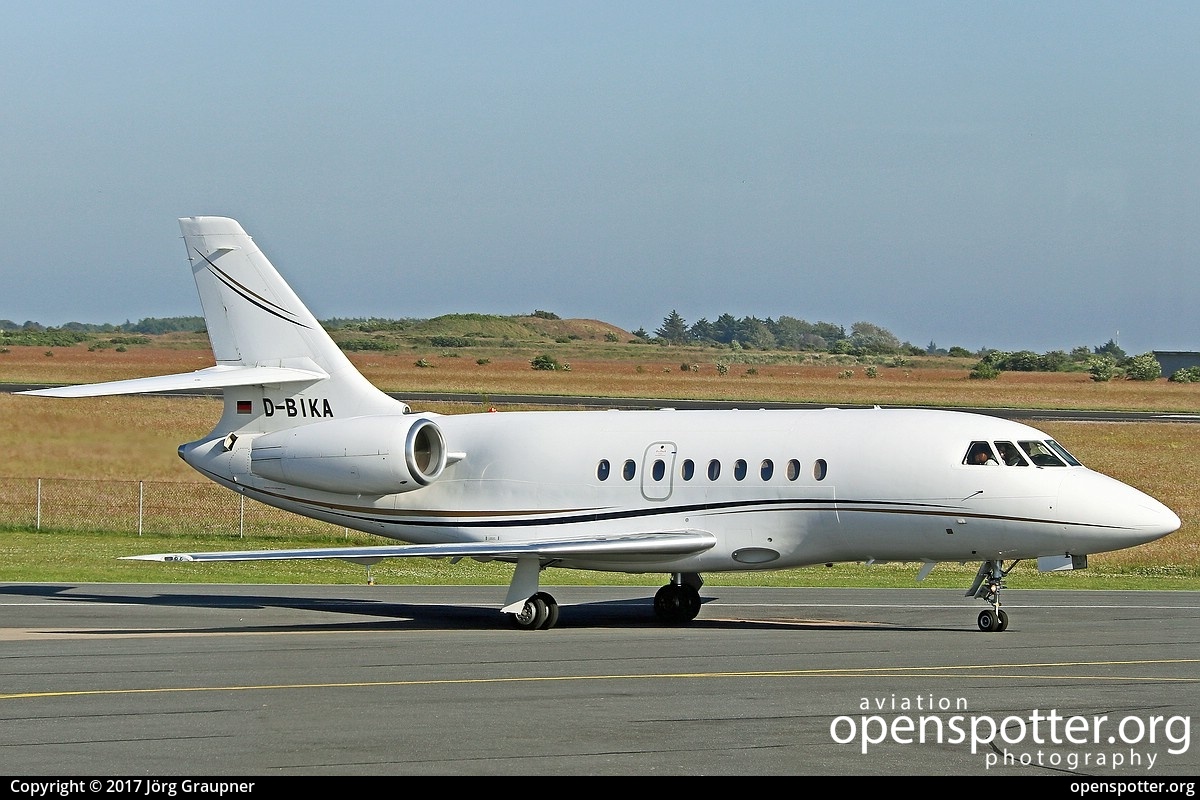 D-BIKA - ACM Air Charter Dassault Falcon 2000 at Flughafen Sylt (GWT/EDXW) taken by Jörg Graupner | openspotter.org | ID: 44695