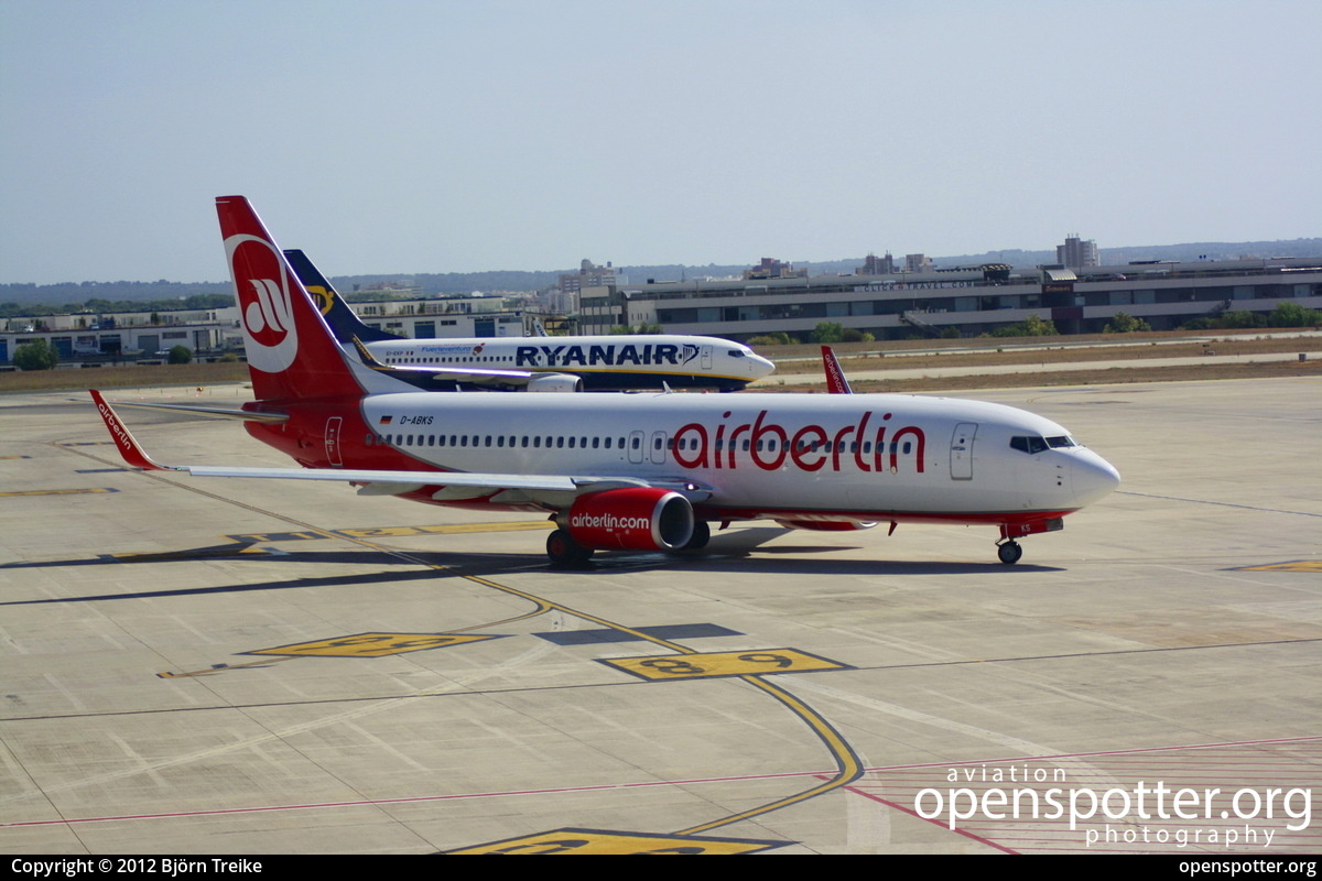 D-ABKS - Air Berlin Boeing 737-86J(WL) at Palma de Mallorca Airport (Son Sant Joan Airport) (PMI/LEPA) taken by Björn Treike | openspotter.org | ID: 4471