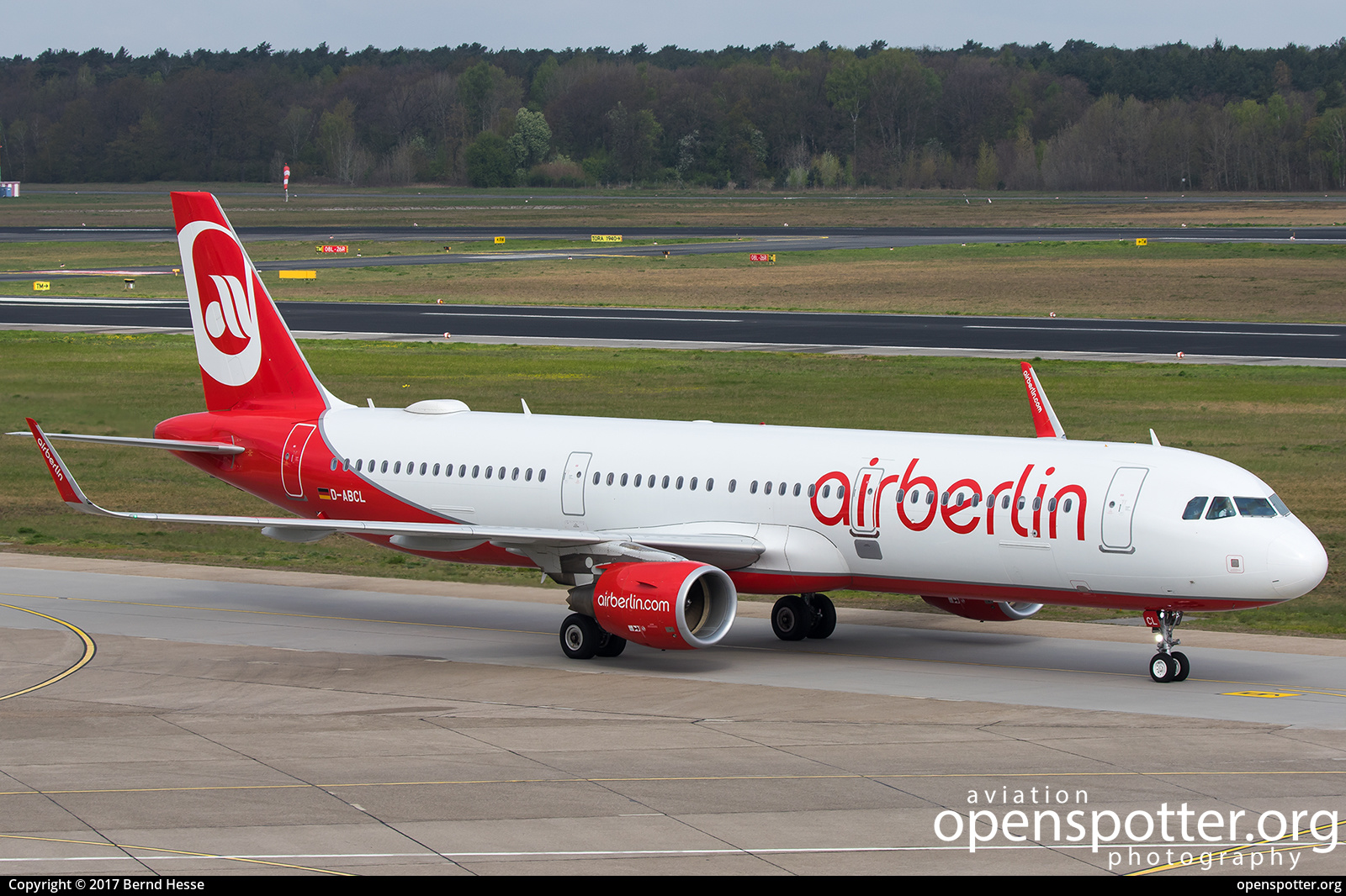 D-ABCL - Air Berlin Airbus A321-211(WL) at Berlin-Tegel Airport (TXL/EDDT) taken by Bernd Hesse | openspotter.org | ID: 42389
