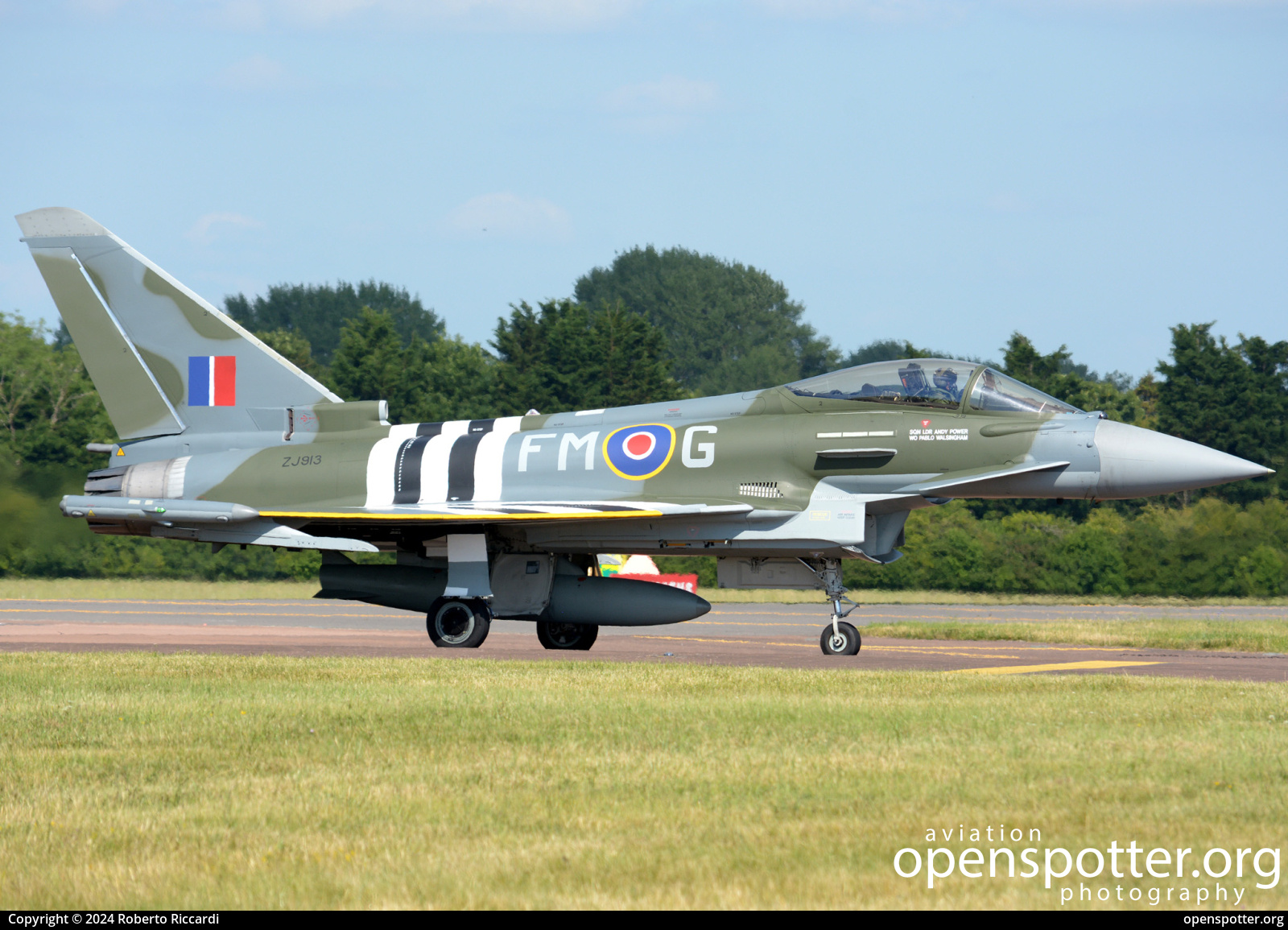 ZJ913 - Royal Air Force Eurofighter EF-2000 Typhoon FGR4 at RAF Fairford (FFD/EGVA) taken by Roberto Riccardi | openspotter.org | ID: 89693