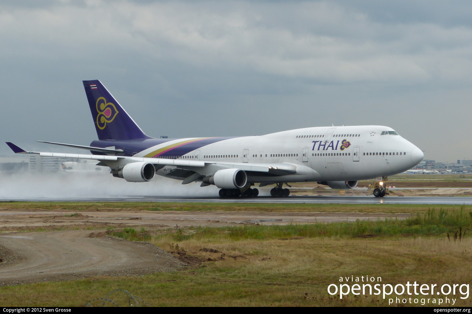 HS-TGR - Thai Airways International Boeing 747-4D7 at Frankfurt International Airport (FRA/EDDF) taken by Sven Grosse | openspotter.org | ID: 49644