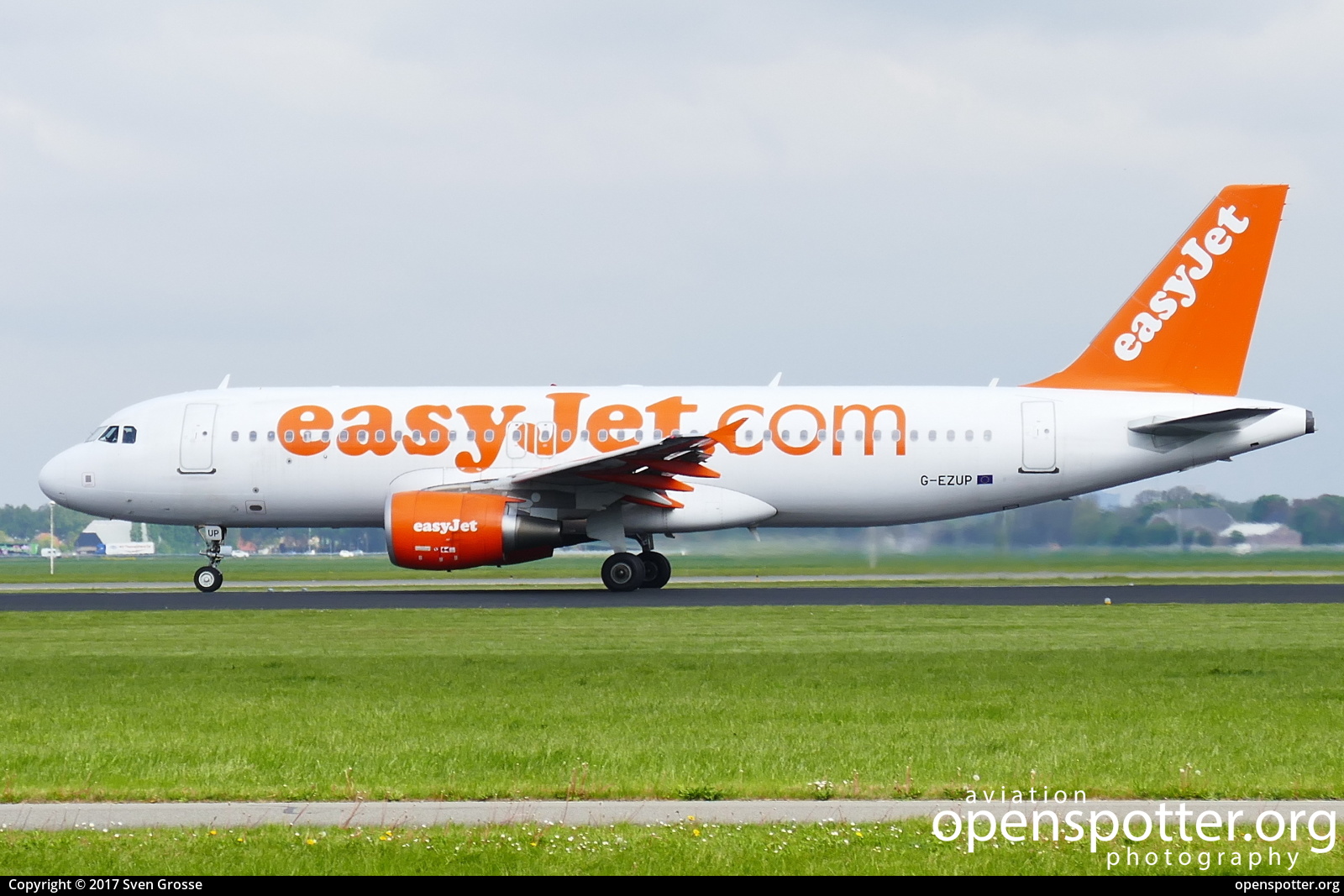 G-EZUP - easyJet Airbus A320-214 at Schiphol Airport (AMS/EHAM) taken by Sven Grosse | openspotter.org | ID: 45732