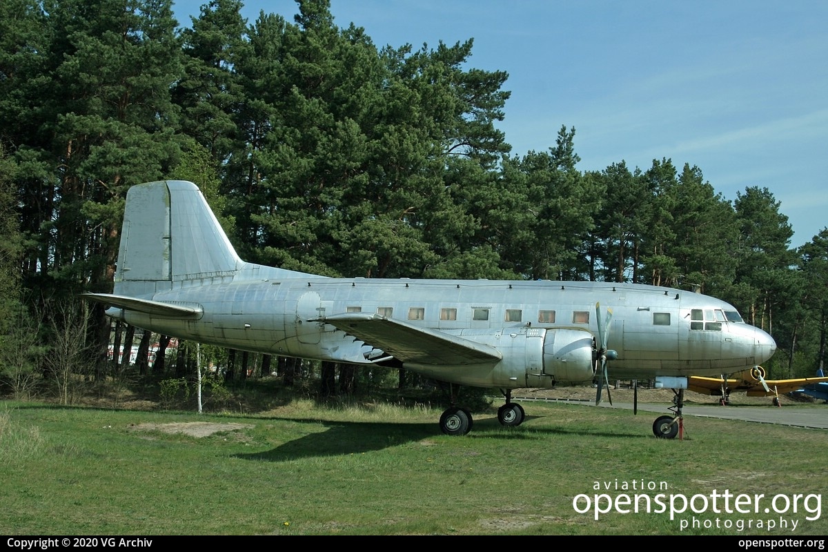 482 - Luftstreitkräfte der DDR (East German Air Force) Ilyushin (VEB) Il-14P at off airport (Germany) (YYY/YYYY) taken by VG Archiv | openspotter.org | ID: 69450