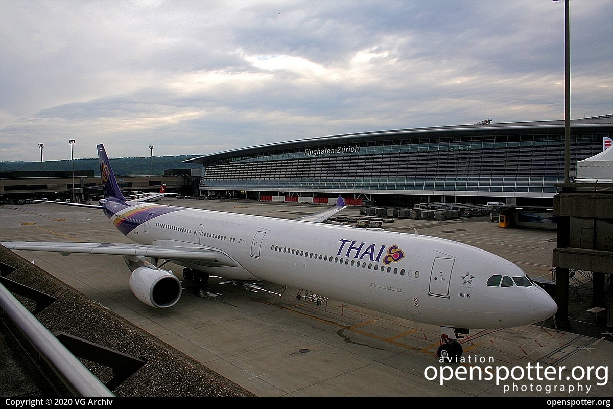 HS-TNE - Thai Airways International Airbus A340-642 at Zurich International Airport (ZRH/LSZH) taken by VG Archiv | openspotter.org | ID: 68886