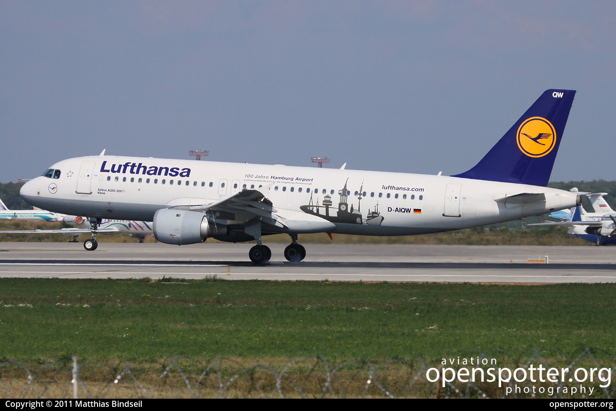 D-AIQW - Lufthansa Airbus A320-211 at Domodedovo International Airport (DME/UUDD) taken by Matthias Bindseil | openspotter.org | ID: 2575