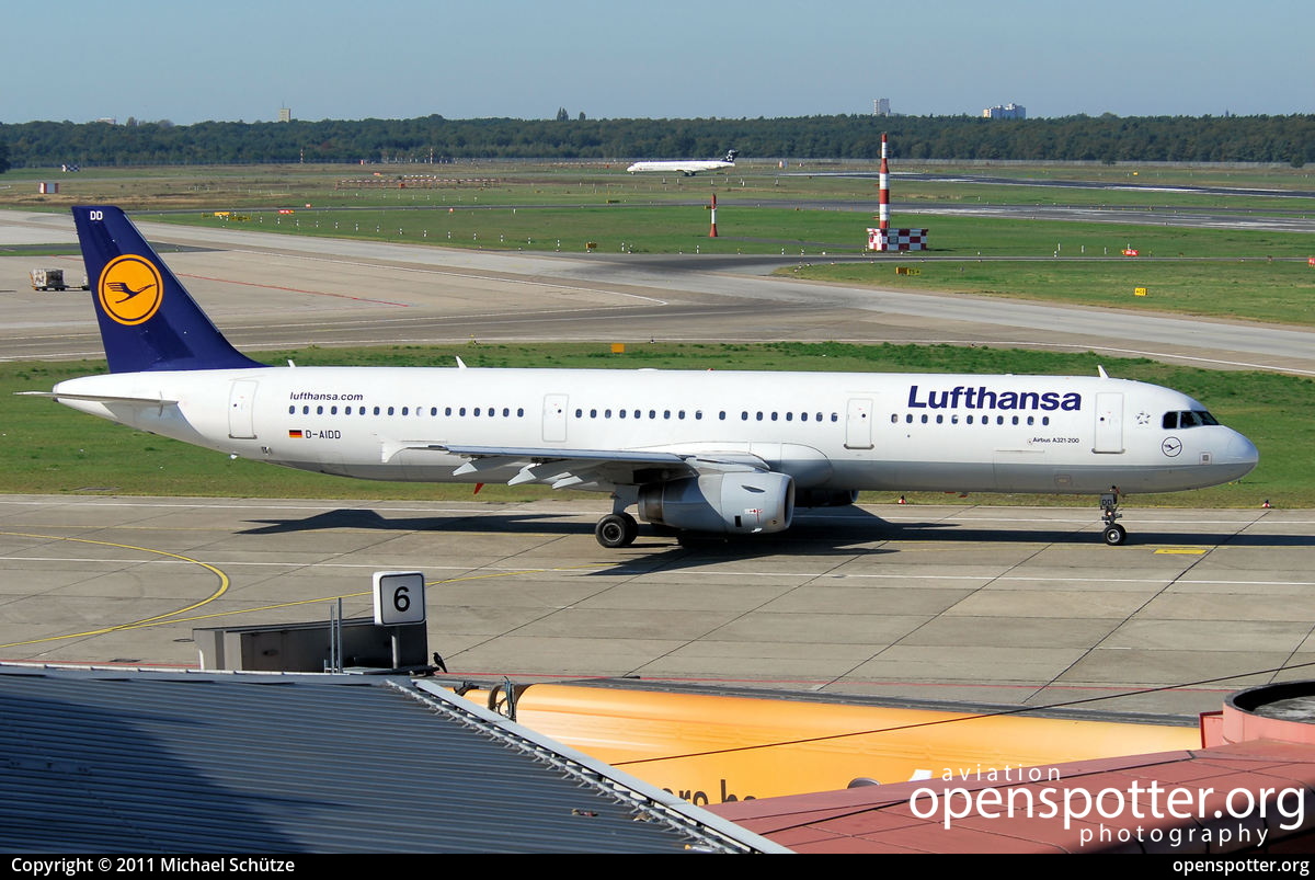 D-AIDD - Lufthansa Airbus A321-231 at Berlin-Tegel Airport (TXL/EDDT) taken by Michael Schütze | openspotter.org | ID: 10355