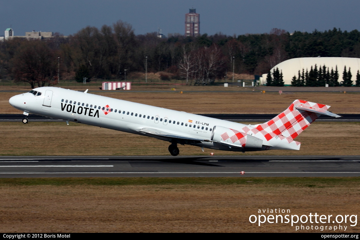 EC-LPM - Volotea Airlines Boeing 717-2BL at Berlin-Tegel Airport (TXL/EDDT) taken by Boris Motel | openspotter.org | ID: 2453