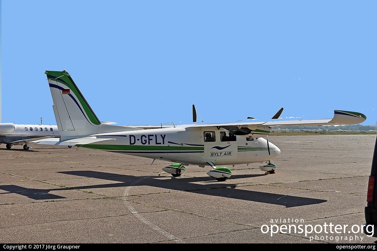 D-GFLY - Sylt Air GmbH Vulcanair (Partenavia) P68 Observer at Flughafen Sylt (GWT/EDXW) taken by Jörg Graupner | openspotter.org | ID: 44678