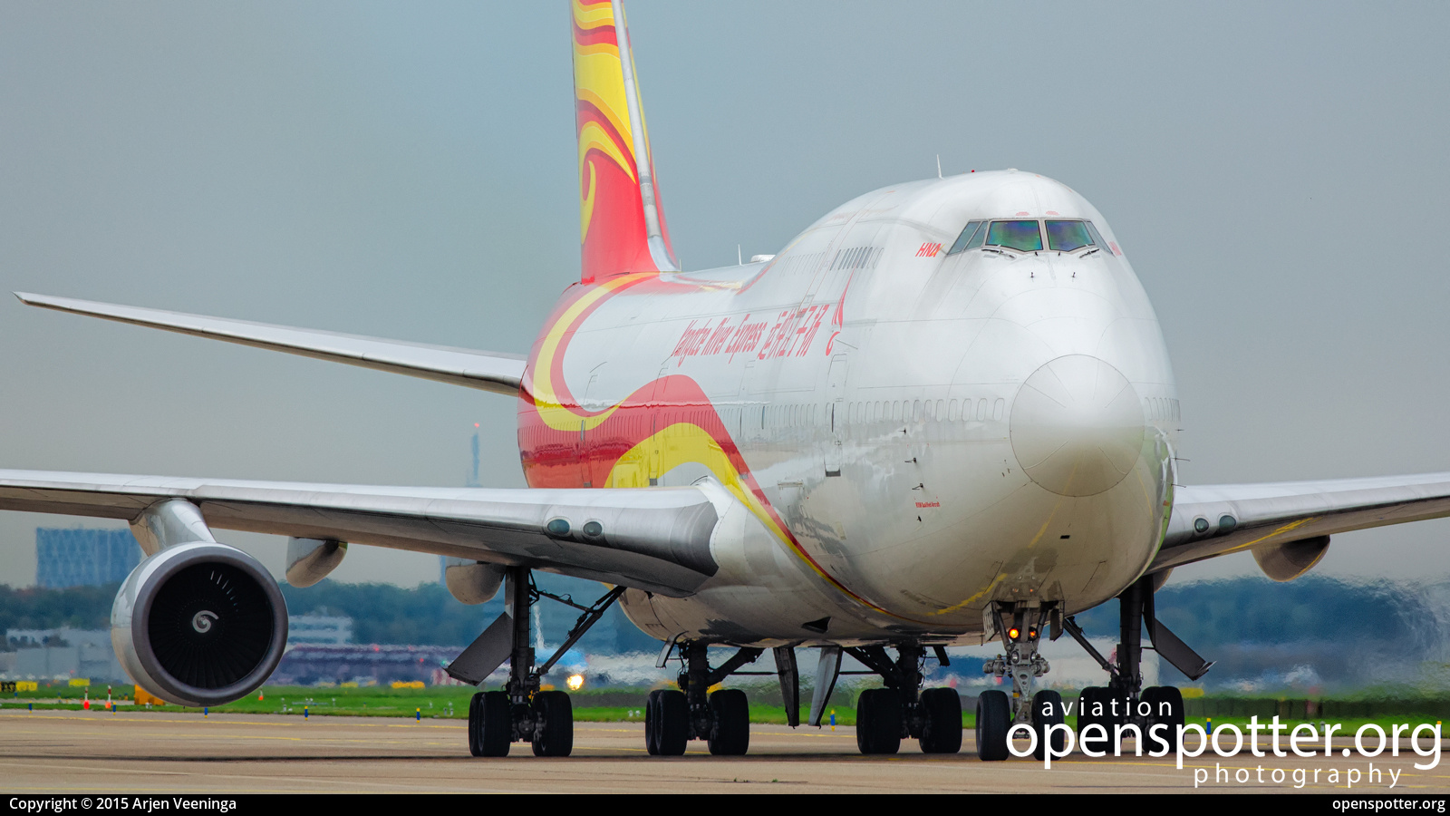 B-2432 - Yangtze River Express Boeing 747-481(BDSF) at Schiphol Airport (AMS/EHAM) taken by Arjen Veeninga | openspotter.org | ID: 90476