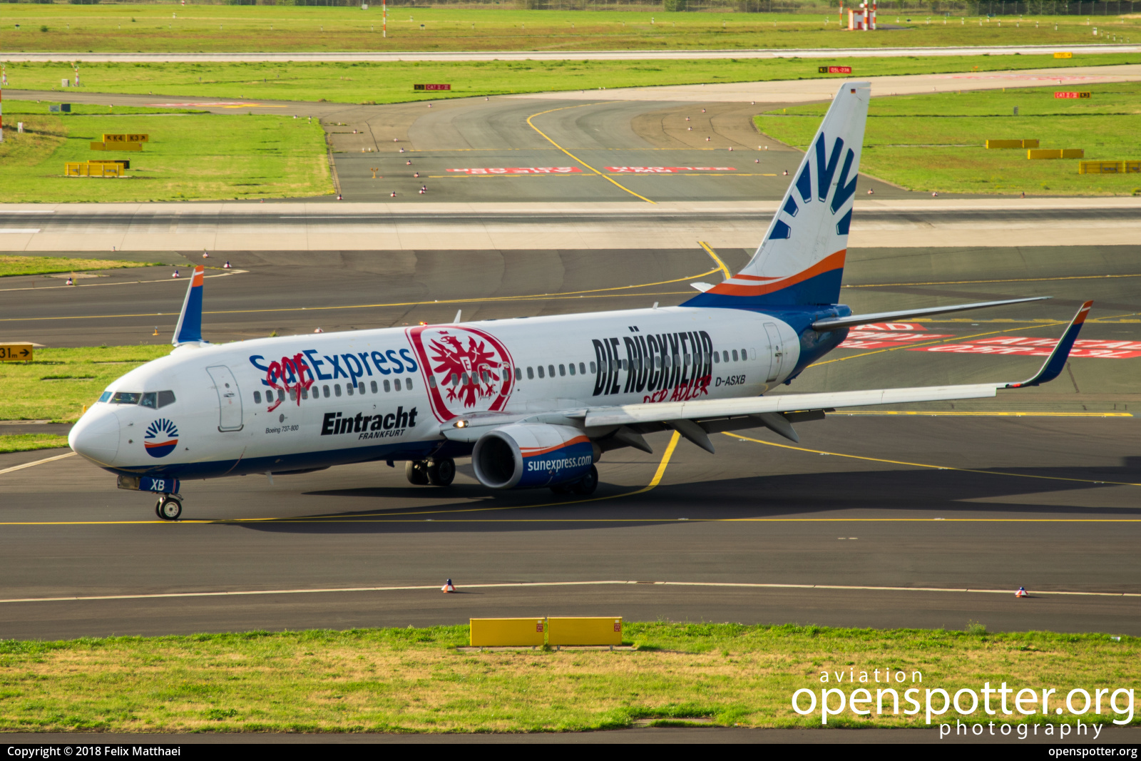 D-ASXB - SunExpress Germany Boeing 737-8Z9(WL) at Düsseldorf International Airport (DUS/EDDL) taken by Felix Matthaei | openspotter.org | ID: 56693