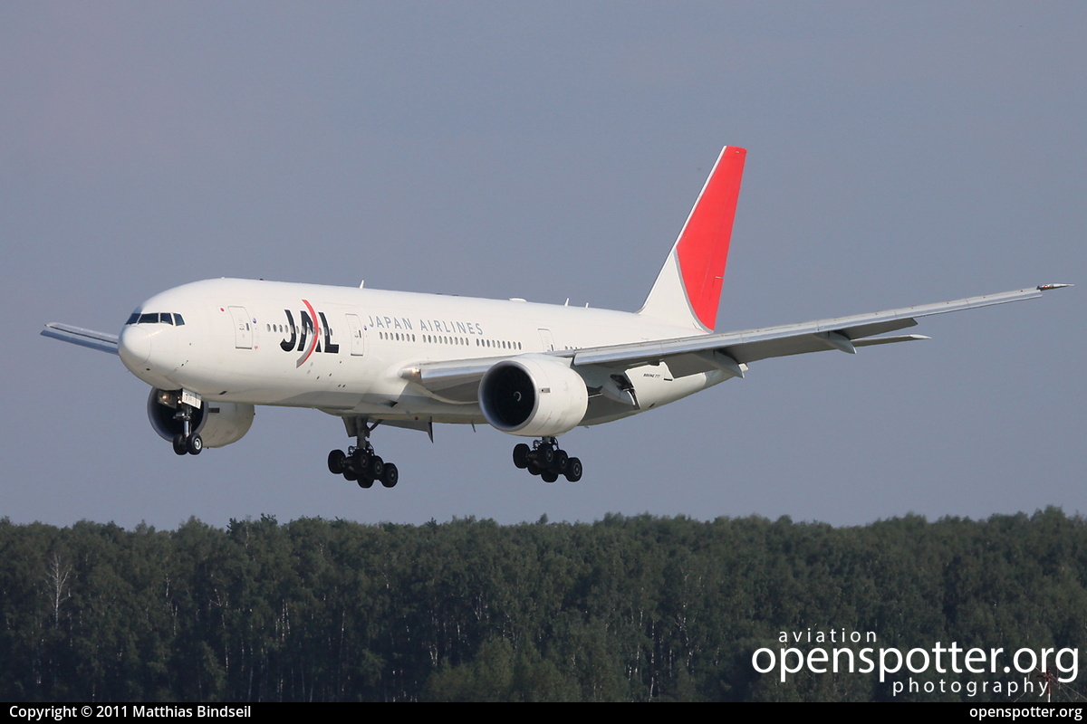 JA711J - Japan Airlines Boeing 777-246(ER) at Domodedovo International Airport (DME/UUDD) taken by Matthias Bindseil | openspotter.org | ID: 2584