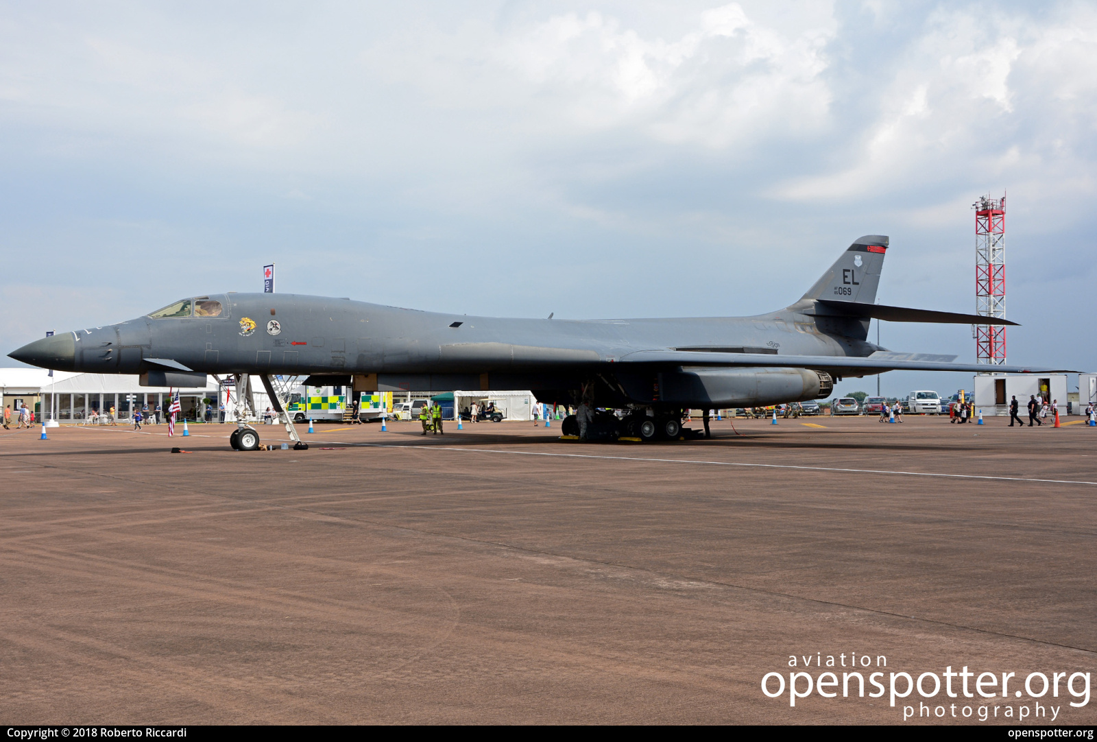 85-0069 - US Airforce (USAF) Rockwell B-1B Lancer at RAF Fairford (FFD/EGVA) taken by Roberto Riccardi | openspotter.org | ID: 88905