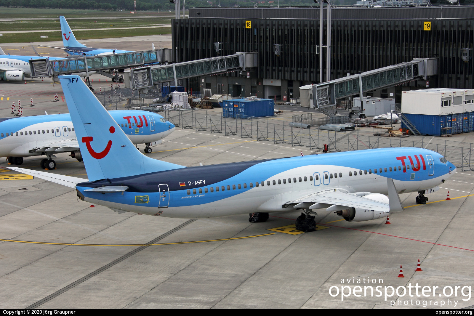 D-AHFV - TUIfly Boeing 737-8K5(WL) at Hanover-Langenhagen Airport (HAJ/EDDV) taken by Jörg Graupner | openspotter.org | ID: 68732