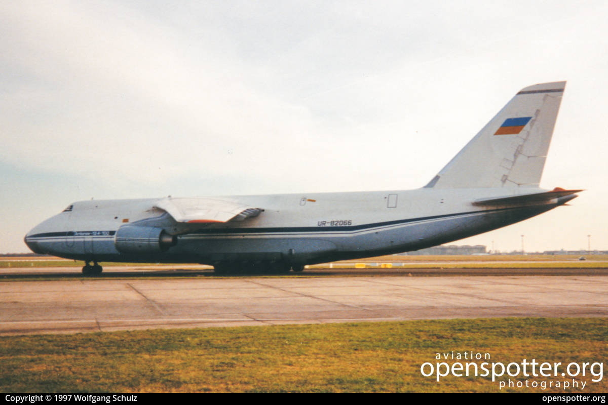 UR-82066 - Antonov Airlines (Antonov Design Bureau) Antonov An-124-100 at Berlin-Schönefeld International Airport (SXF/EDDB) taken by Wolfgang Schulz | openspotter.org | ID: 9332