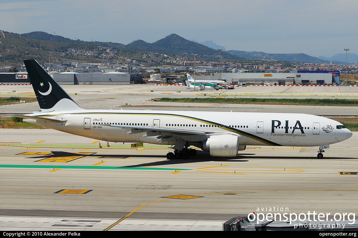 AP-BGL - Pakistan International Airlines Boeing 777-240(ER) at Barcelona Airport (BCN/LEBL) taken by Alexander Pelka | openspotter.org | ID: 11015