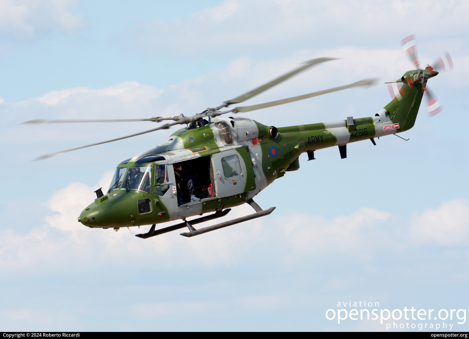 XZ616 - Army Air Corps Westland Lynx AH.7 at RAF Fairford (FFD/EGVA) taken by Roberto Riccardi | openspotter.org | ID: 89689
