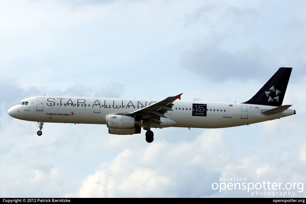 TC-JRA - Turkish Airlines Airbus A321-231 at Frankfurt International Airport (FRA/EDDF) taken by Patrick Barnitzke | openspotter.org | ID: 3692