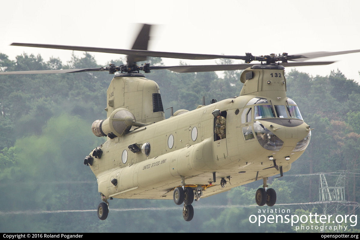 13-08132 - US Army Boeing Vertol CH-47C Chinook at Berlin-Schönefeld International Airport (SXF/EDDB) taken by Roland Pogander | openspotter.org | ID: 30162
