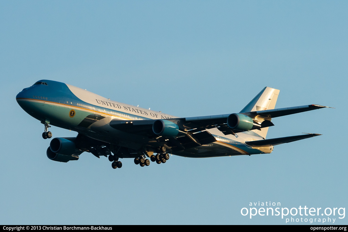 92-9000 - US Airforce (USAF) Boeing 747-2G4B (VC-25A) at Berlin-Tegel Airport (TXL/EDDT) taken by Christian Borchmann-Backhaus | openspotter.org | ID: 7495