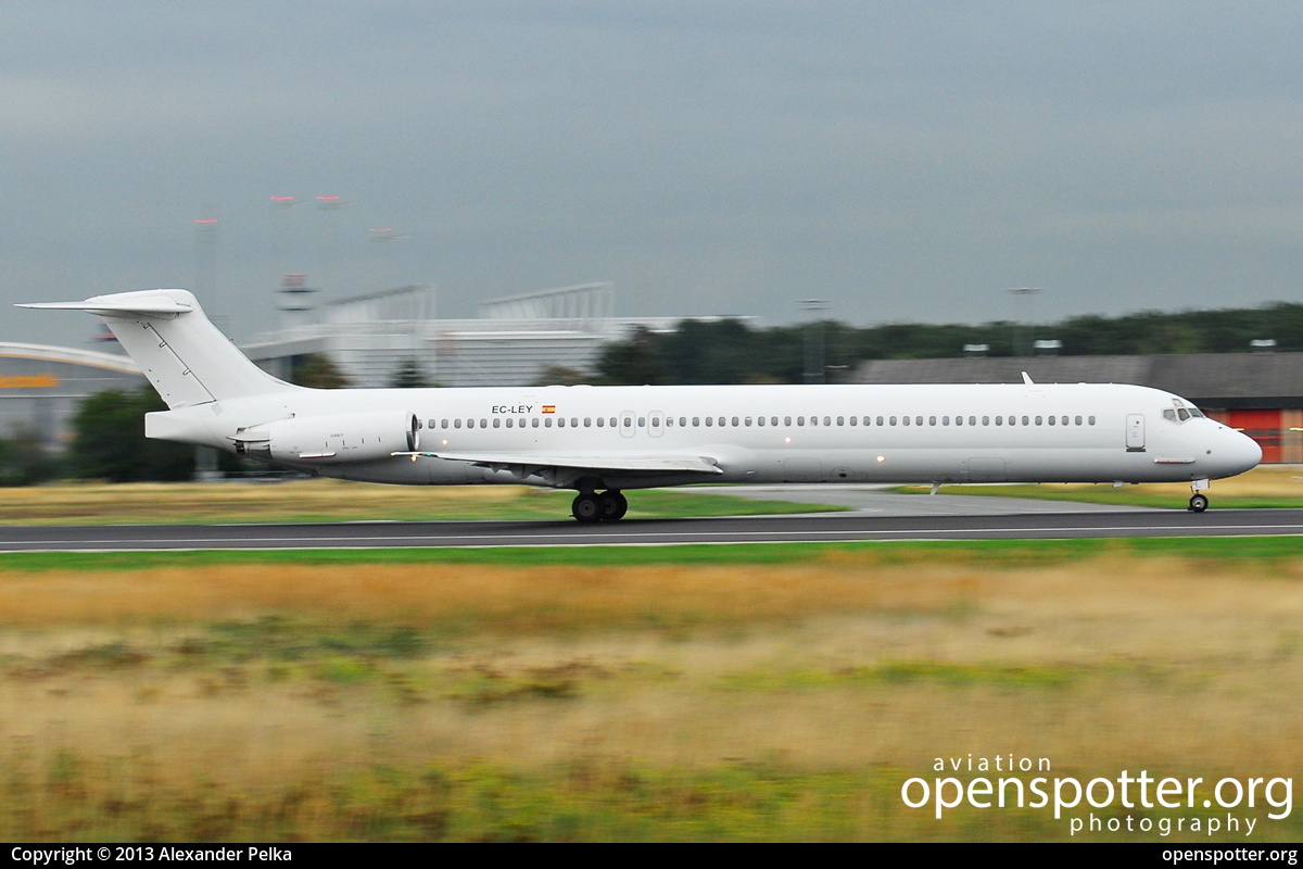 EC-LEY - Swiftair McDonnell Douglas MD-83 at Frankfurt International Airport (FRA/EDDF) taken by Alexander Pelka | openspotter.org | ID: 9144