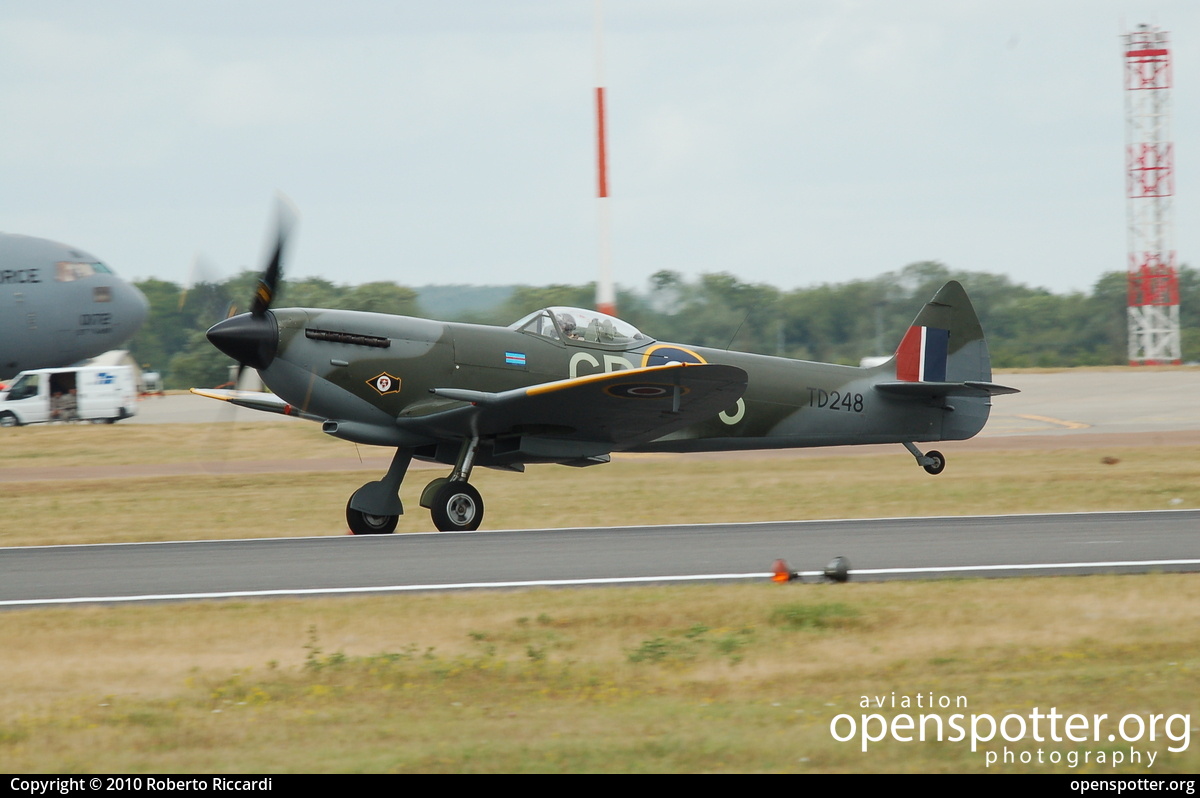 G-OXVI - Private / Untitled Supermarine Spitfire LF XVIe at RAF Fairford (FFD/EGVA) taken by Roberto Riccardi | openspotter.org | ID: 3551