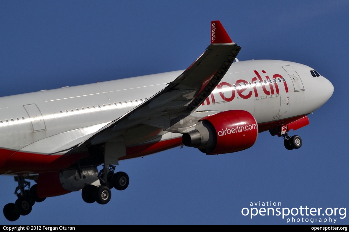 D-ALPH - Air Berlin Airbus A330-223 at Düsseldorf International Airport (DUS/EDDL) taken by Fergan Oturan | openspotter.org | ID: 3756