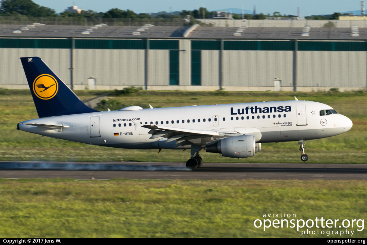 D-AIBE - Lufthansa Airbus A340-211 at Hanover-Langenhagen Airport (HAJ/EDDV) taken by Jens W. | openspotter.org | ID: 45644
