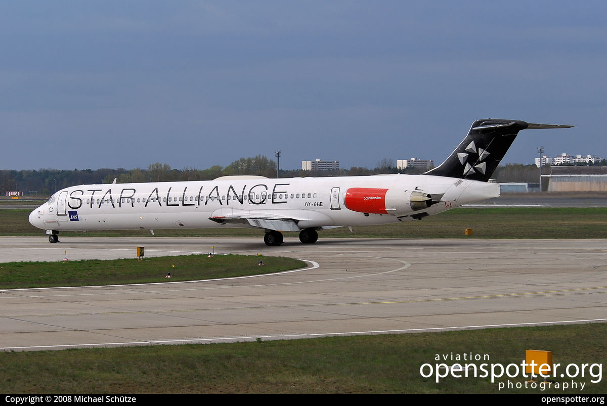 OY-KHE - Scandinavian Airlines McDonnell Douglas MD-82 at Berlin-Tegel Airport (TXL/EDDT) taken by Michael Schütze | openspotter.org | ID: 10040