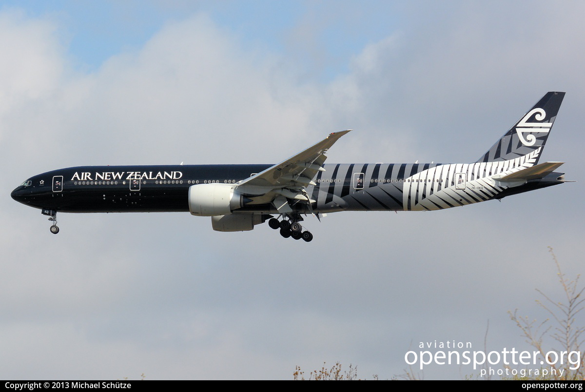 ZK-OKQ - Air New Zealand Boeing 777-319(ER) at London Heathrow Airport (LHR/EGLL) taken by Michael Schütze | openspotter.org | ID: 7098