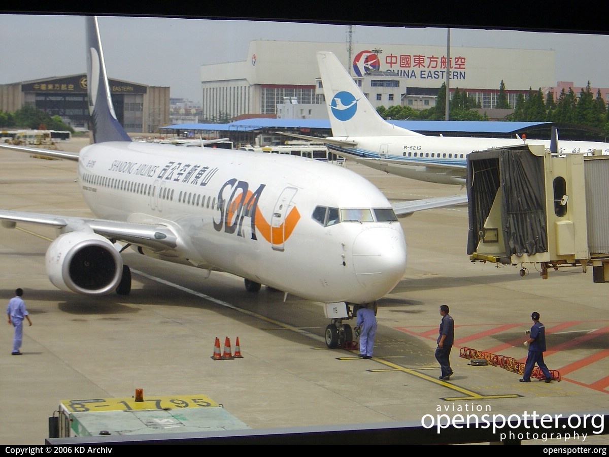 B-2119 - Shandong Airlines Boeing 737-332 at Beijing Capital International Airport (PEK/ZBAA) taken by KD Archiv | openspotter.org | ID: 65801