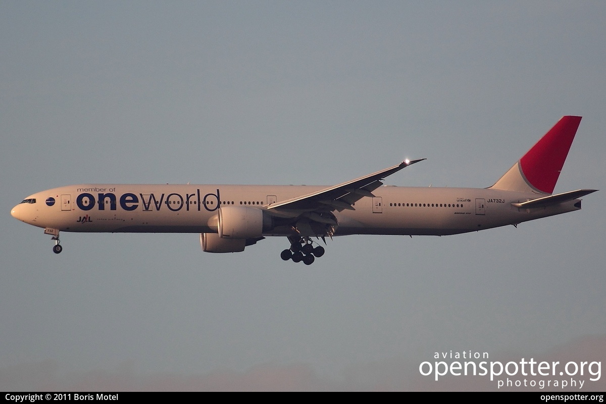 JA732J - Japan Airlines Boeing 777-346(ER) at Frankfurt International Airport (FRA/EDDF) taken by Boris Motel | openspotter.org | ID: 1972