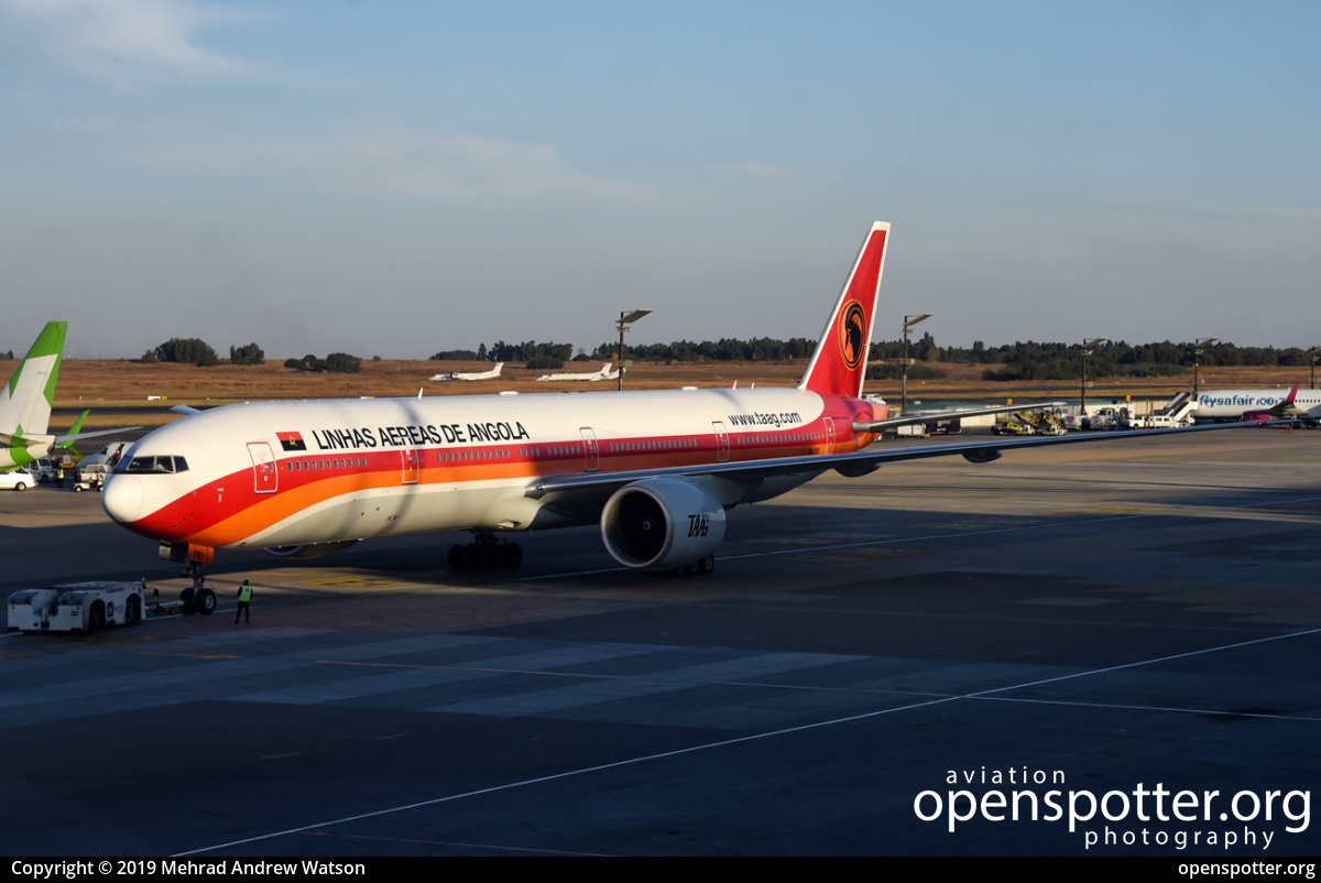 D2-TEI - TAAG Angola Airlines Boeing 777-3M2(ER) at OR Tambo International Airport (JNB/FAJS) taken by Mehrad Andrew Watson | openspotter.org | ID: 61931
